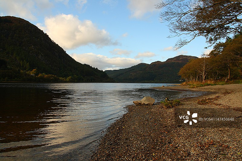 卢布耐格湖的涟漪与倒影图片素材