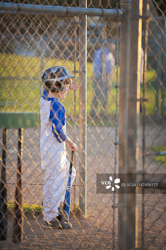 等待击球的小联盟球员图片素材