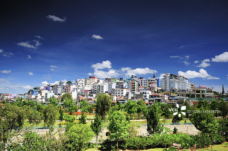 越南中央高地大叻市中心山景图片素材