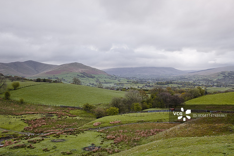 塞德伯附近约克郡山谷边缘图片素材
