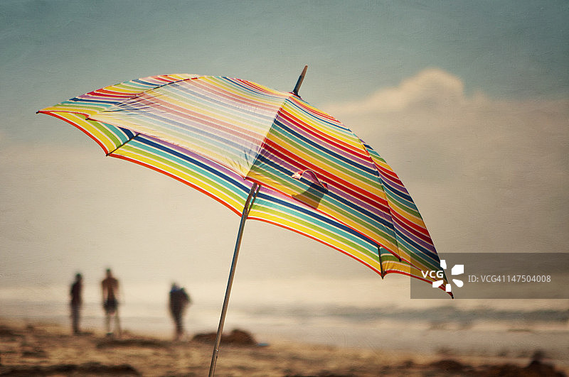 加利福尼亚海滩彩色遮阳伞图片素材