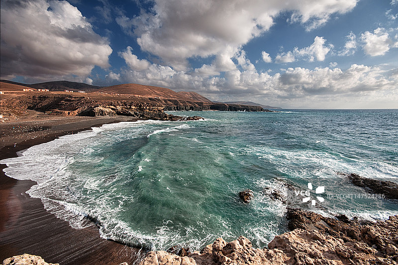 岩石附近的海滩图片素材