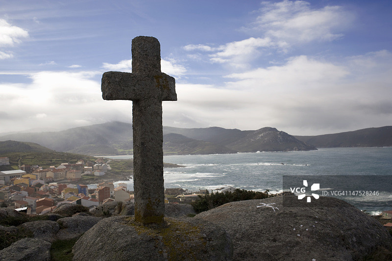 死亡海岸边的石十字纪念碑图片素材