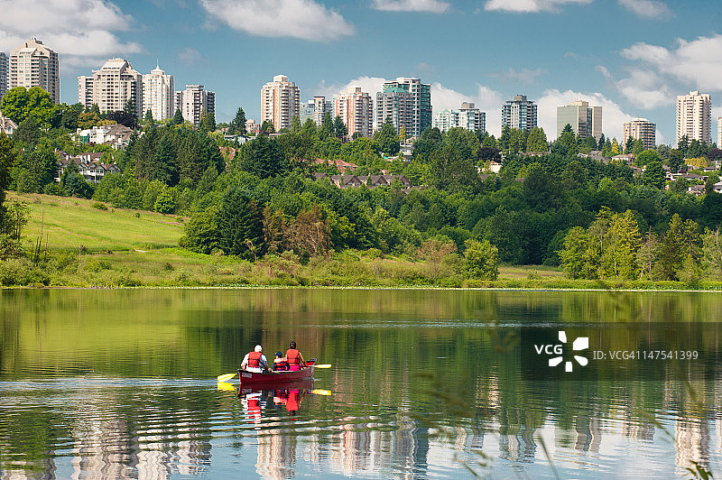 湖上划船图片素材