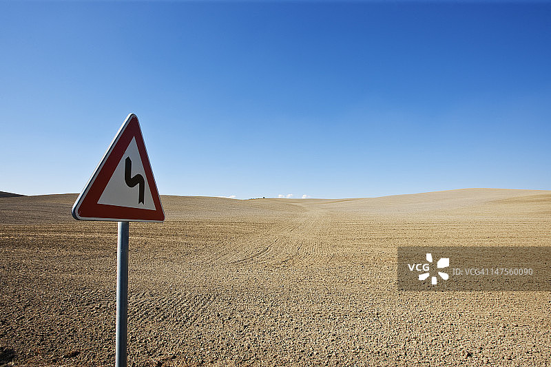 奥尔恰山谷皮恩扎附近的路标图片素材