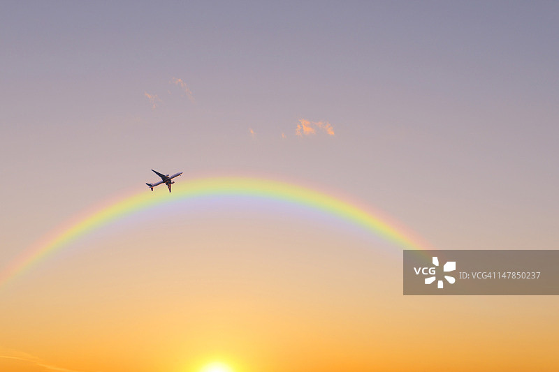 日本本州千叶县的商用飞机和彩虹图片素材