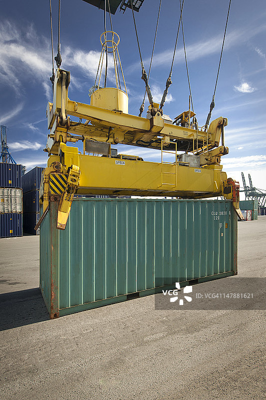 港口中的集装箱货物图片素材