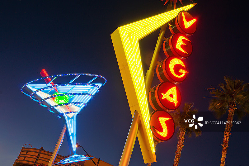 拉斯维加斯市中心弗里蒙特街的霓虹灯图片素材