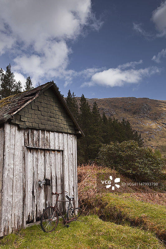 格伦埃蒂夫群山中的旧棚屋图片素材