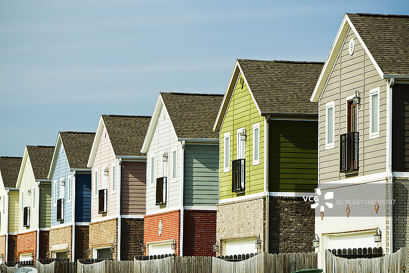 一排彩色房屋图片素材