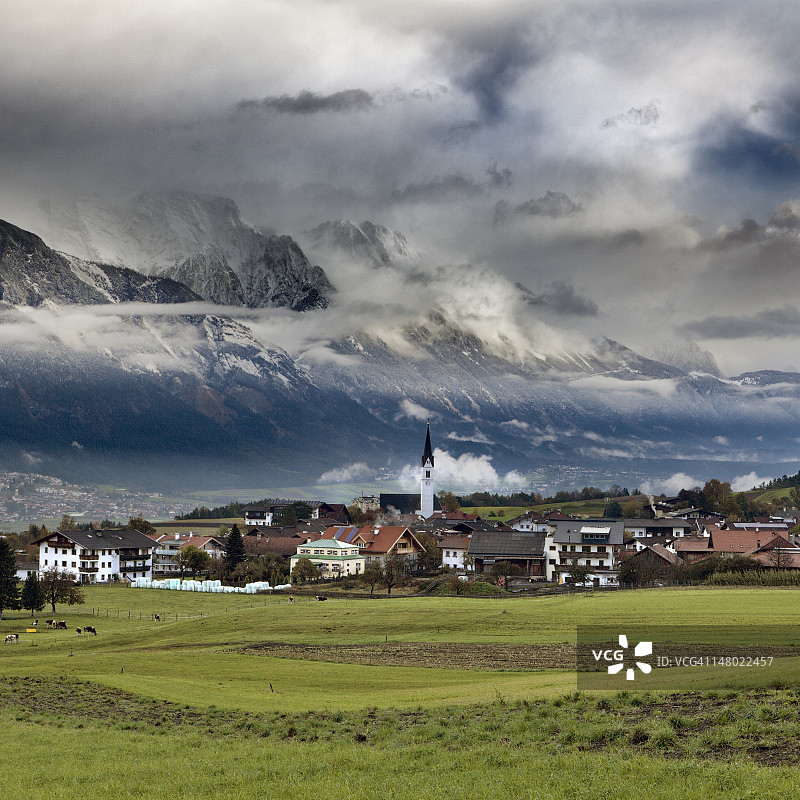 奥地利阿尔卑斯山因斯布鲁克图片素材
