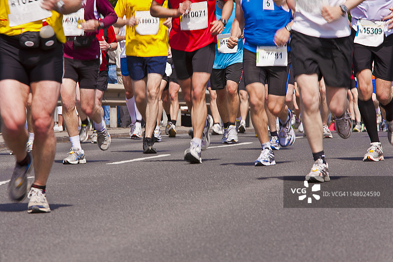 在斯图加特半程马拉松赛上的跑步者图片素材