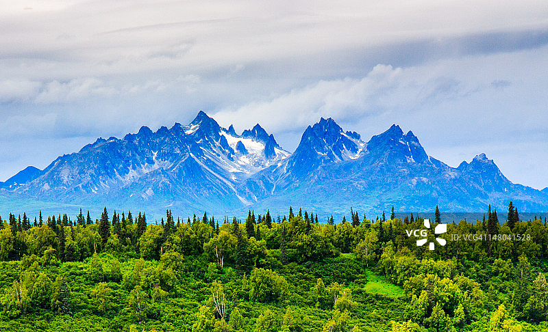 雄伟的阿拉斯加山脉图片素材