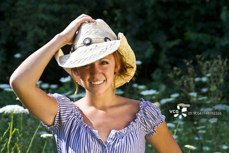 微笑女孩的肖像图片素材