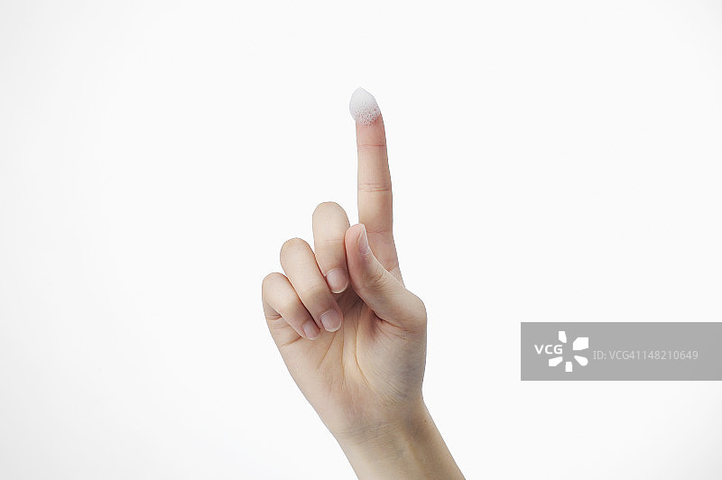 用手舀泡沫图片素材