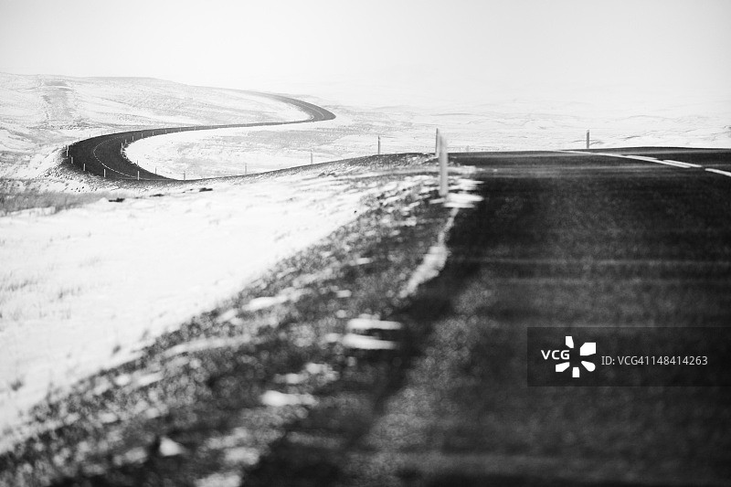 刮风的道路图片素材