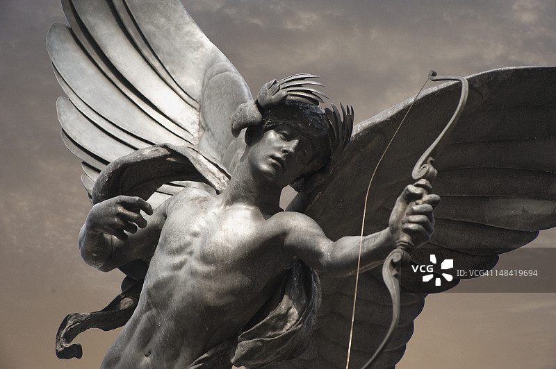 伦敦皮卡迪利广场的爱神雕像图片素材