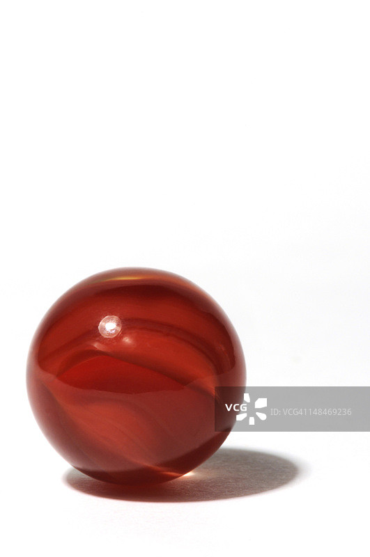 红色玻璃弹珠图片素材