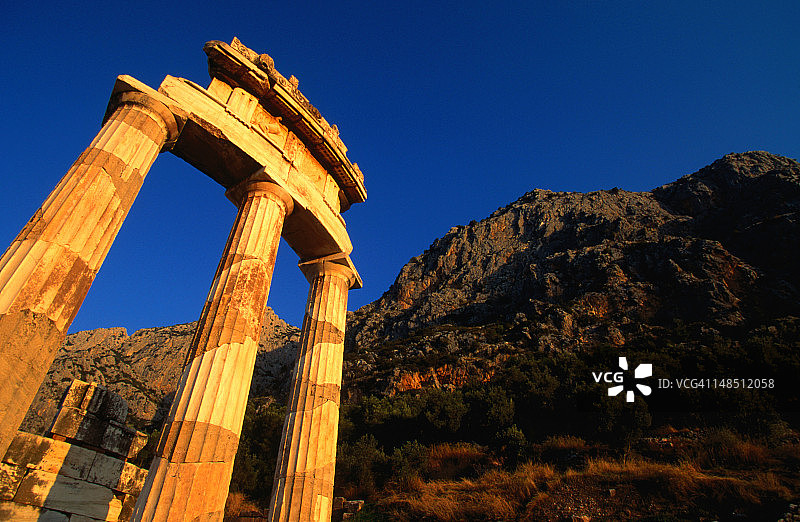德尔斐Tholos的多立克柱和檐部图片素材
