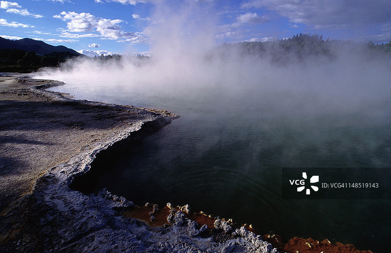 怀奥塔普地热区香槟池蒸汽景观，罗托鲁瓦附近图片素材
