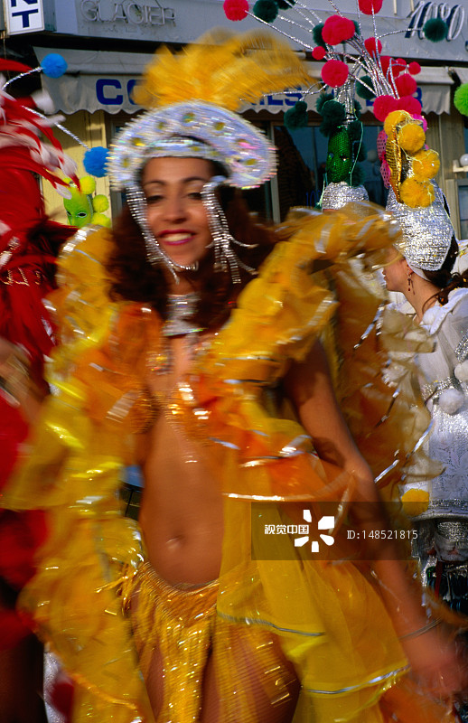 柠檬节游行中的嘉年华舞者图片素材