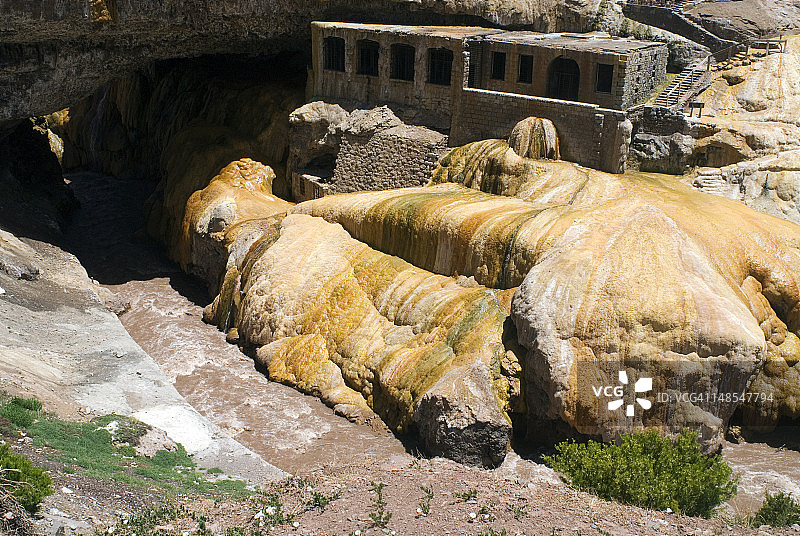 印加桥旁的河流，靠近阿空加瓜山图片素材