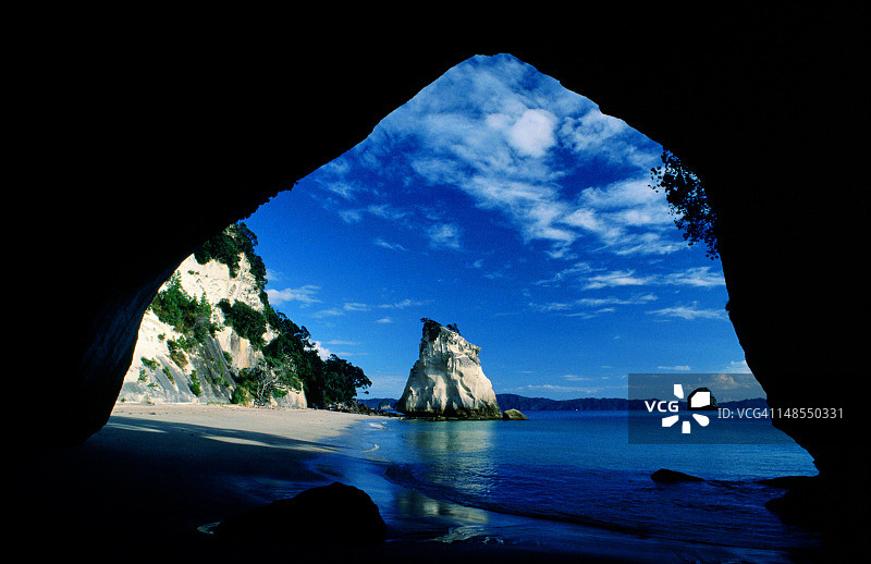 拱门下的大教堂湾海滩图片素材