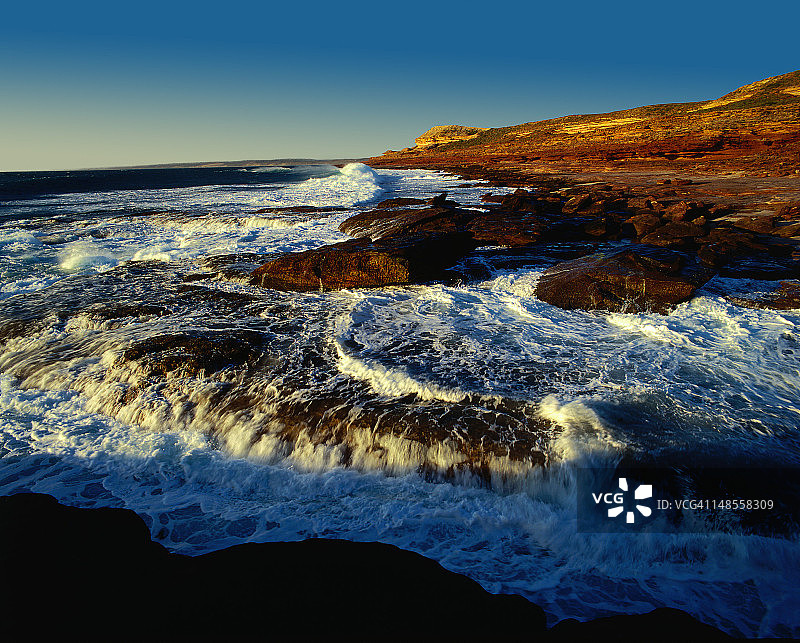 卡尔巴里国家公园的海岸线和红崖，西澳大利亚图片素材