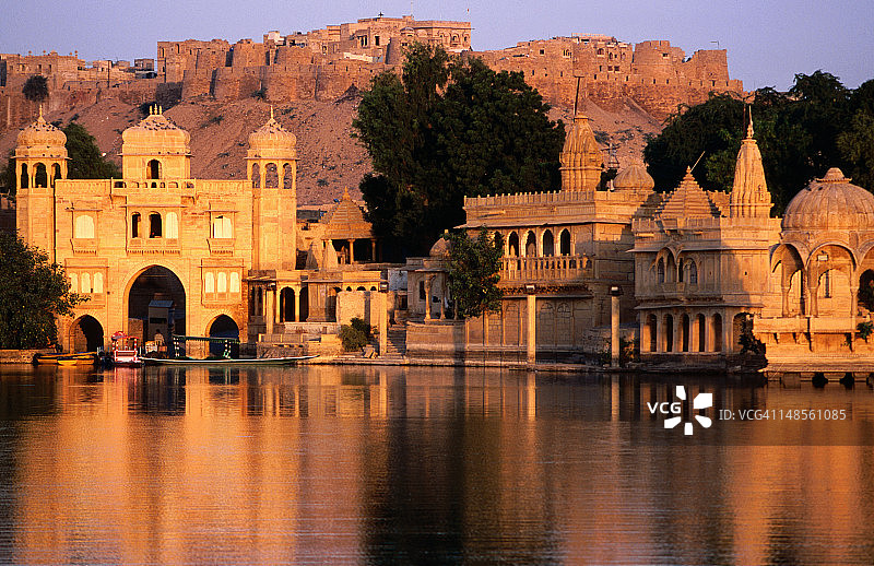 加迪萨加尔湖水面倒影图片素材