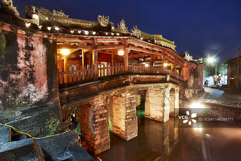 黄昏下的日本廊桥图片素材