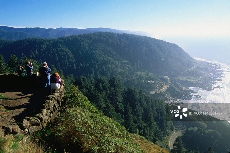 从俄勒冈州珀佩图阿角-塞缪尔·H·博德曼州立公园远眺图片素材