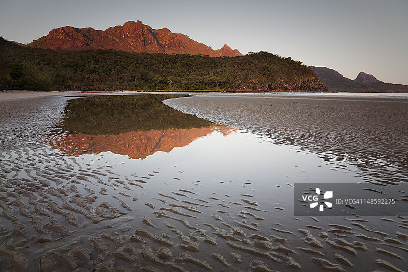 索斯本步道沿线班克西亚湾的黎明图片素材
