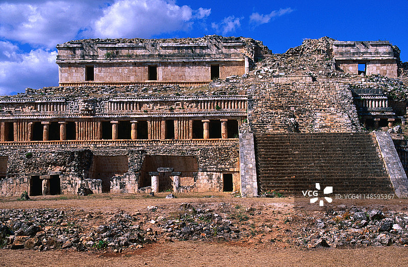 萨伊尔的埃尔帕拉西奥令人印象深刻的遗址，距离卡巴赫五公里图片素材