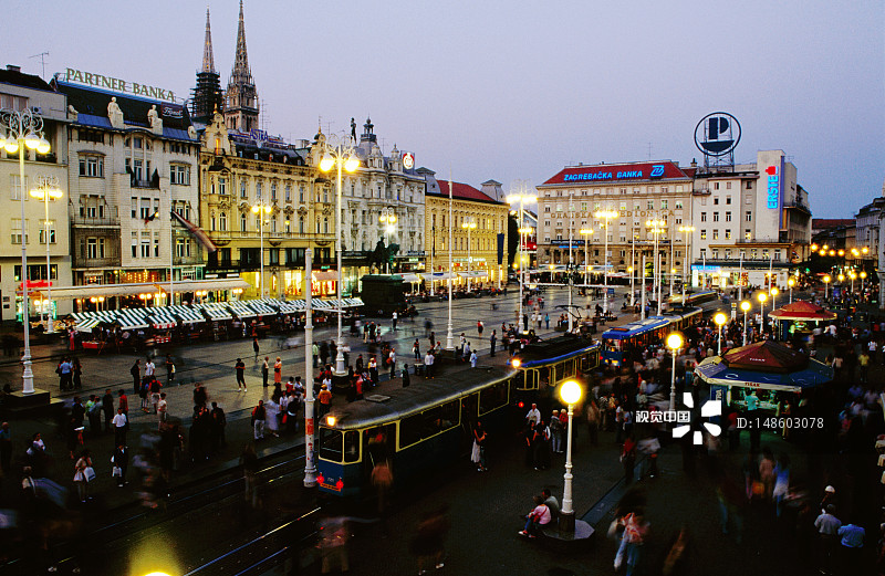 耶拉西奇广场和伊利卡大街的电车图片素材