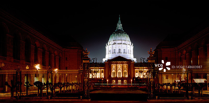 夜间市政厅图片素材