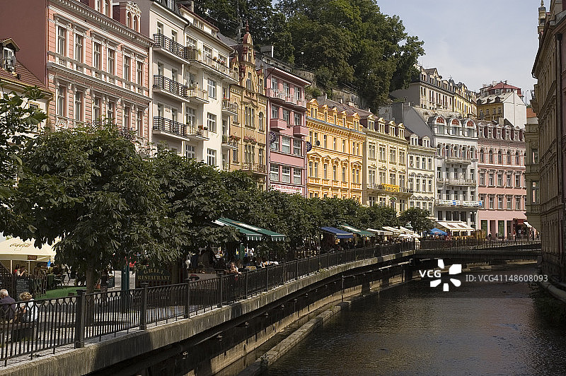 泰普拉河畔的温泉和酒店图片素材