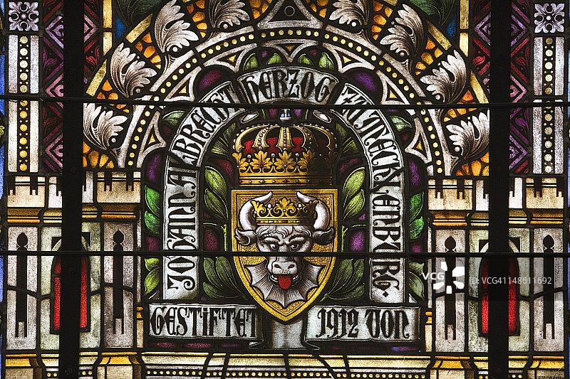费尔森教堂内彩色玻璃窗细节图片素材