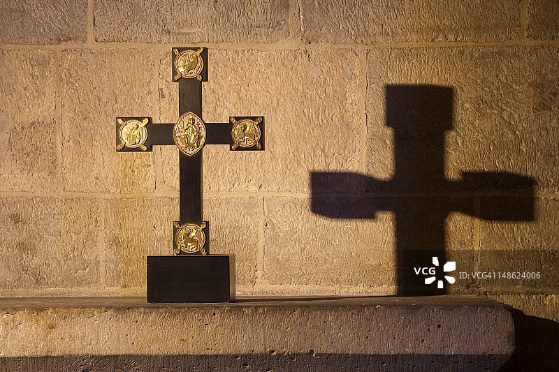 隆德大教堂祭坛上的十字架图片素材
