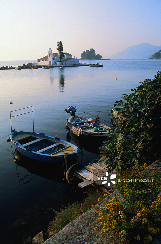 俯瞰科孚岛卡诺尼的17世纪弗拉赫纳修道院图片素材