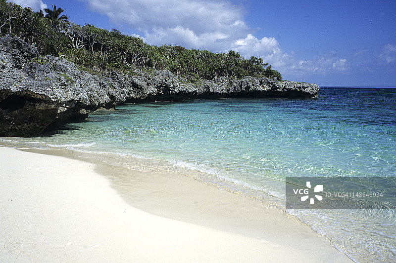 Luengoni海滩的岩石露头图片素材