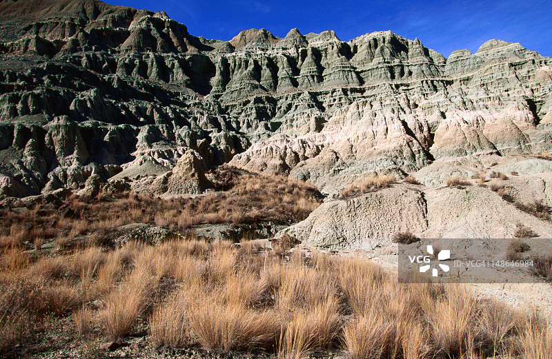 蓝色盆地悬崖图片素材