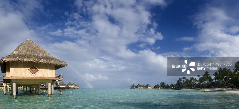 洲际酒店的水上小屋图片素材