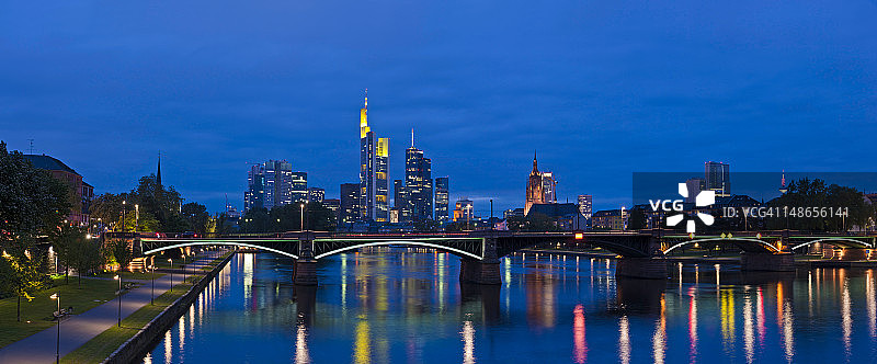 德国法兰克福霓虹夜景图片素材