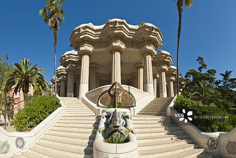 西班牙加泰罗尼亚巴塞罗那奎尔公园高迪马赛克龙图片素材