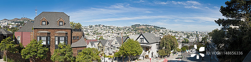 旧金山宁静郊区木制别墅，安静的街道全景，加利福尼亚州图片素材