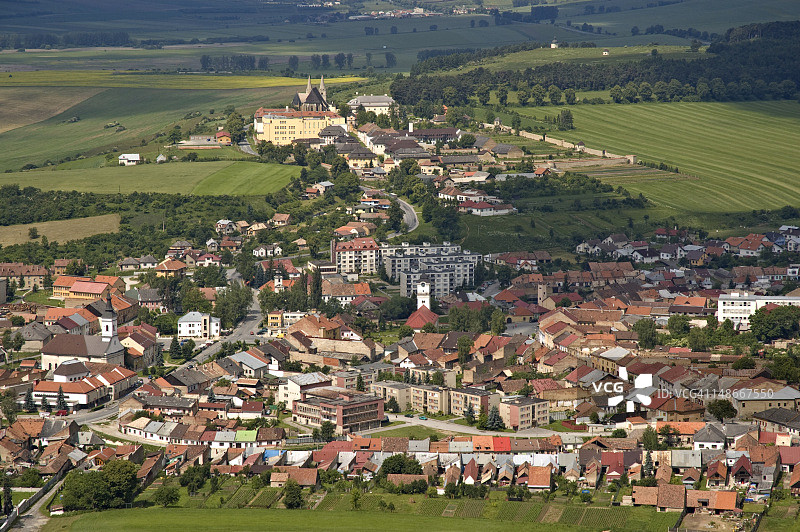 斯皮什城堡下的城镇图片素材