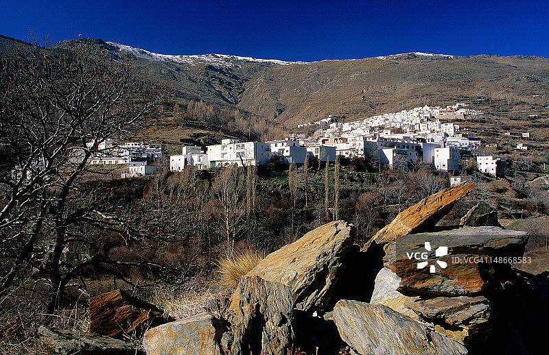 阿尔普哈拉斯山脉中的特雷韦莱斯村庄图片素材