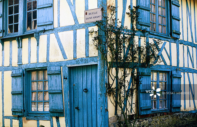 奥瓦兹热尔伯罗伊：1691年雕刻的古老木屋一角图片素材