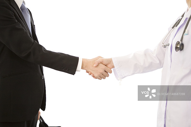 女医生与医药销售代表握手图片素材