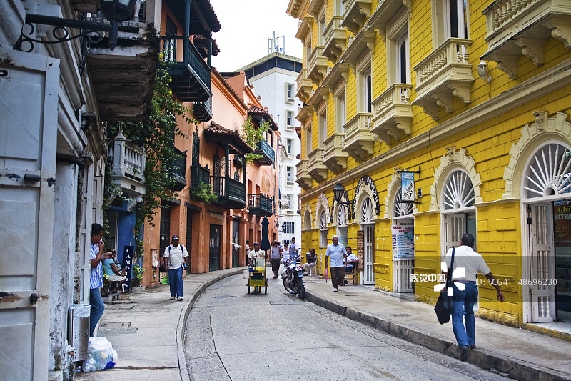 殖民时期建筑风格街景图片素材